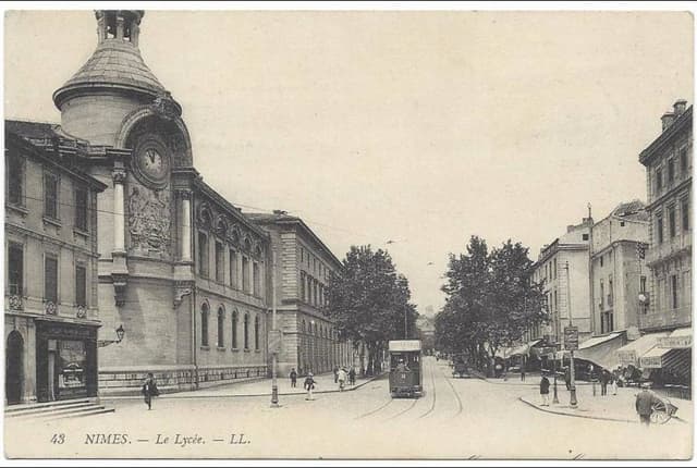 carte postale représentant le lycée de nîme au début du 20e siècle