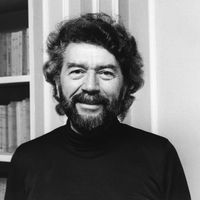 Alain Robbe-Grillet est un romancier et cinéaste français, considéré, avec Nathalie Sarraute, comme le chef de file du nouveau roman.