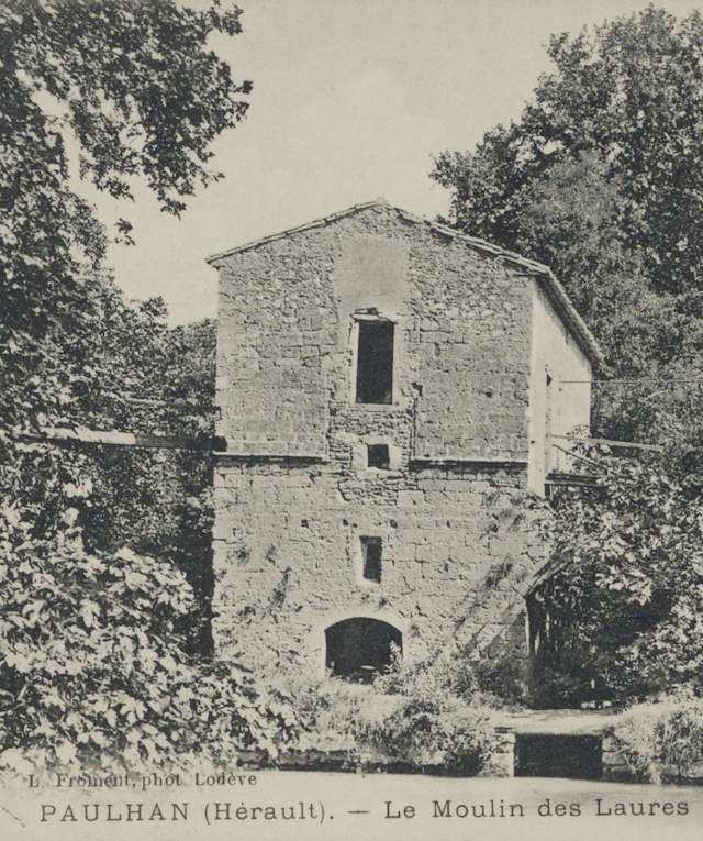 Carte postale ancienne représentant le Moulin des Laures à Paulhan dans l'Hérault